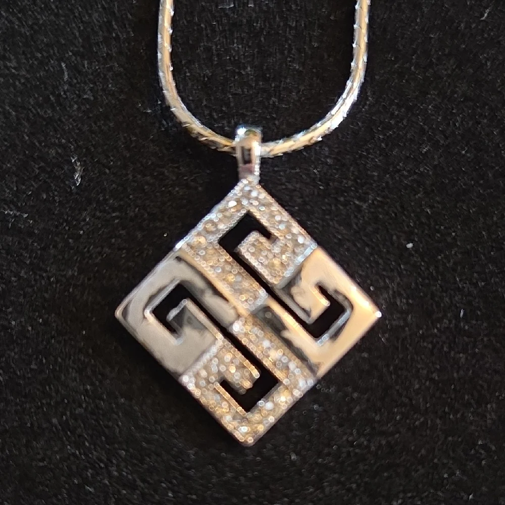 Givenchy 4G Crystal & Silver Pendant - Picture 3 of 10